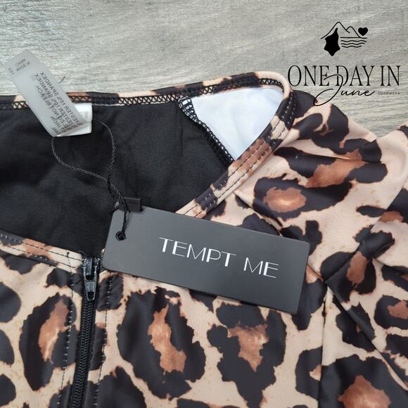 Tempt Me Ruffle Shoulder Zip Front One Piece Swimsuit Size S - Picture 4 of 7